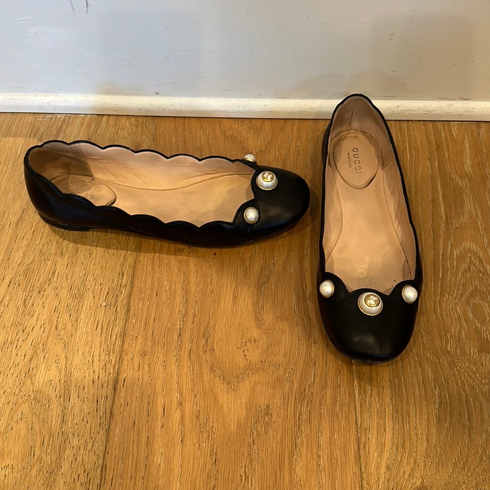 Authentic Gucci flats with pearls